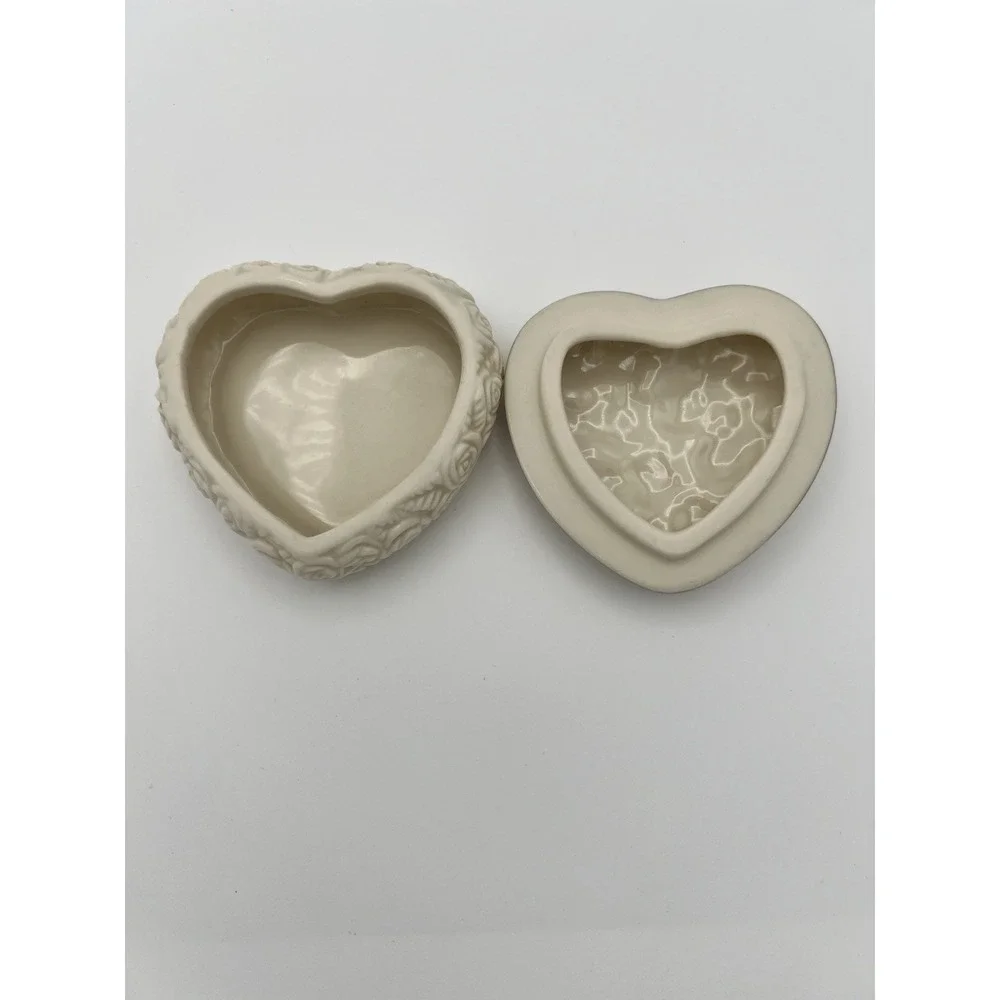 LENOX ROSE JEWELRY TRINKET BOX HEART SHAPED CREAM GOLD TRIM LID PORCELAIN CLASSY